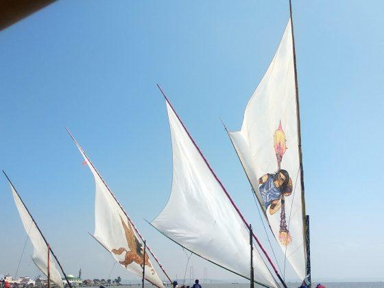 lomba balap perahu layar kapal bergambar