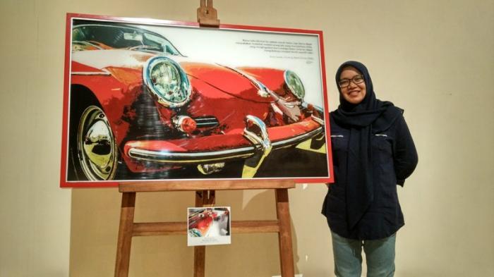 Rina Kurniyati beside one of her lukisan kaca